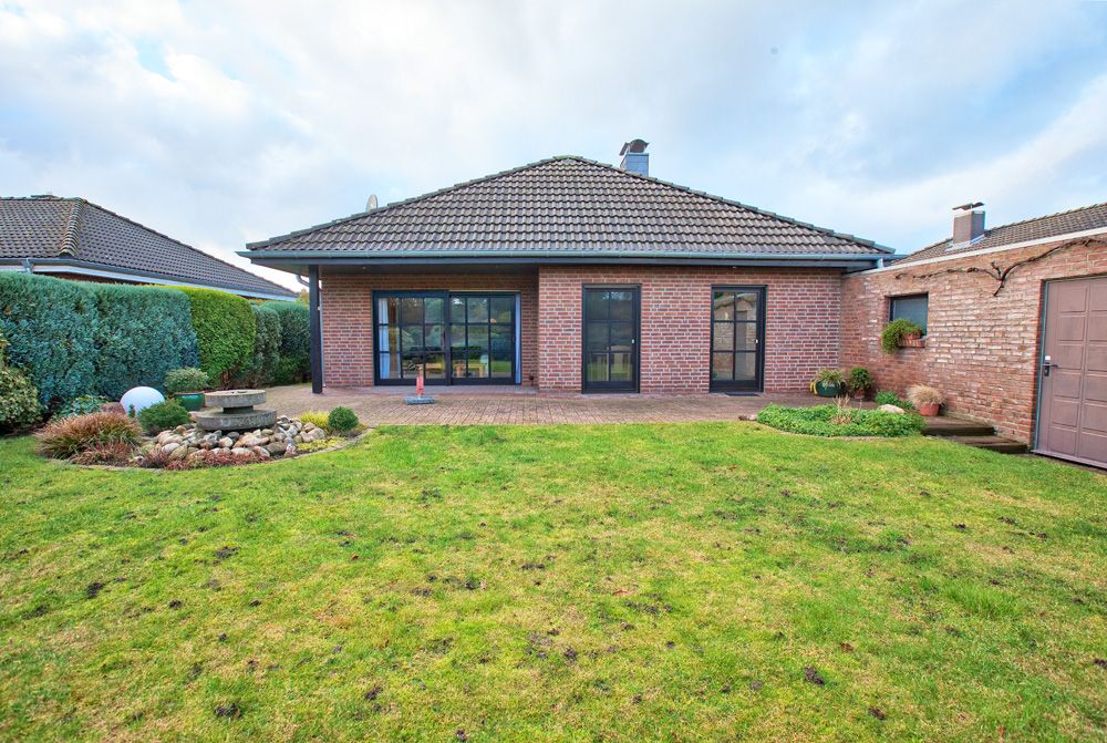 Tönisvorst – Vorst! Attraktiver, freistehender Bungalow mit großzügigem Garten, Vollkeller und Garage in beliebter Wohnlage!